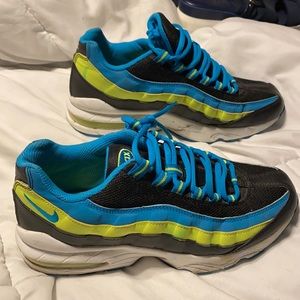 Air max men’s 7 women’s 9 black teal and neon green
